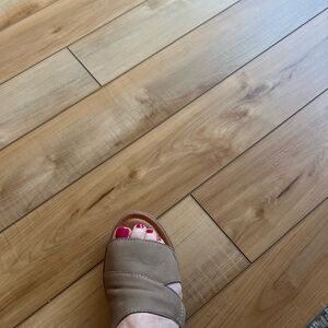 Lucky Brand Tan Sandals - cute summer flats